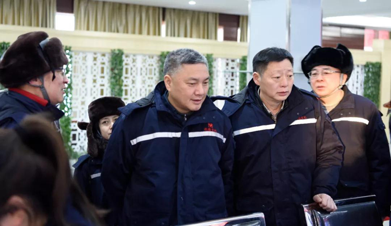 宜昌市政府副市長王應華一行到新疆宜化現(xiàn)場辦公(圖2) 宜昌市政府副市長王應華一行到新疆宜化現(xiàn)場辦公(圖2)