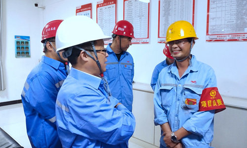 王大真一行到內(nèi)蒙片區(qū)現(xiàn)場(chǎng)辦公(圖2) 王大真一行到內(nèi)蒙片區(qū)現(xiàn)場(chǎng)辦公(圖2)