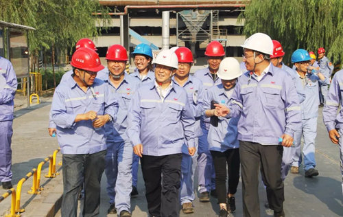 王大真一行到內(nèi)蒙片區(qū)現(xiàn)場(chǎng)辦公(圖1) 王大真一行到內(nèi)蒙片區(qū)現(xiàn)場(chǎng)辦公(圖1)