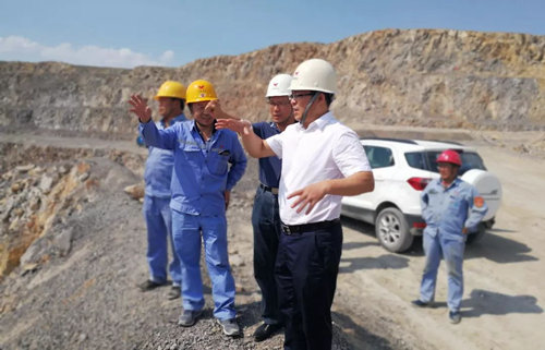 王大真一行到內(nèi)蒙片區(qū)現(xiàn)場(chǎng)辦公(圖3) 王大真一行到內(nèi)蒙片區(qū)現(xiàn)場(chǎng)辦公(圖3)