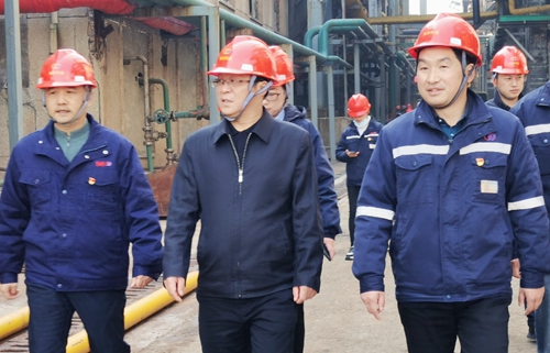 王大真到雙環(huán)公司和田家河新項(xiàng)目現(xiàn)場(chǎng)辦公(圖1) 王大真到雙環(huán)公司和田家河新項(xiàng)目現(xiàn)場(chǎng)辦公(圖1)