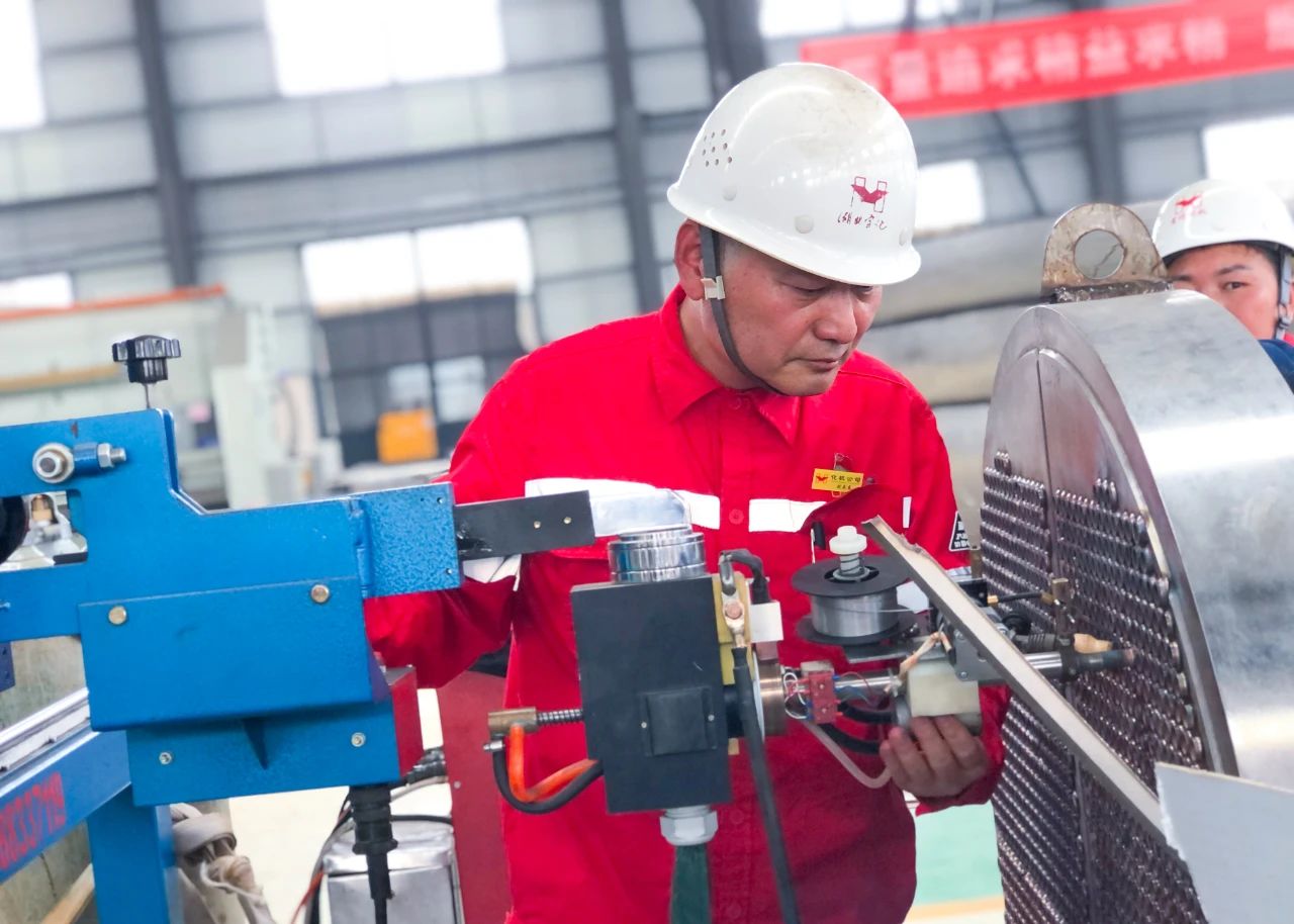 化機(jī)公司劉慶東榮獲宜昌市美職工(提名)獎(圖3) 化機(jī)公司劉慶東榮獲宜昌市美職工(提名)獎(圖3)