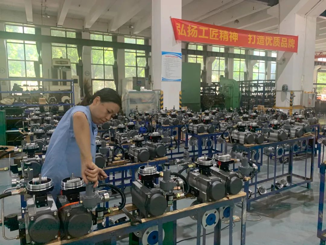 戰高溫斗酷暑 保訂單促發展(圖2) 圖片