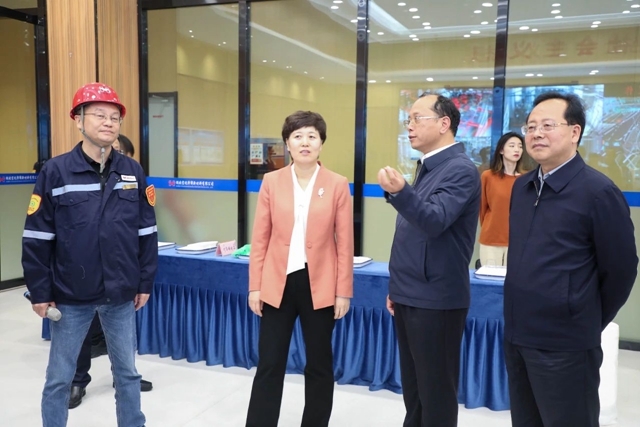 烏海市委副書記、市長崔景英一行到宜化集團調研(圖1)