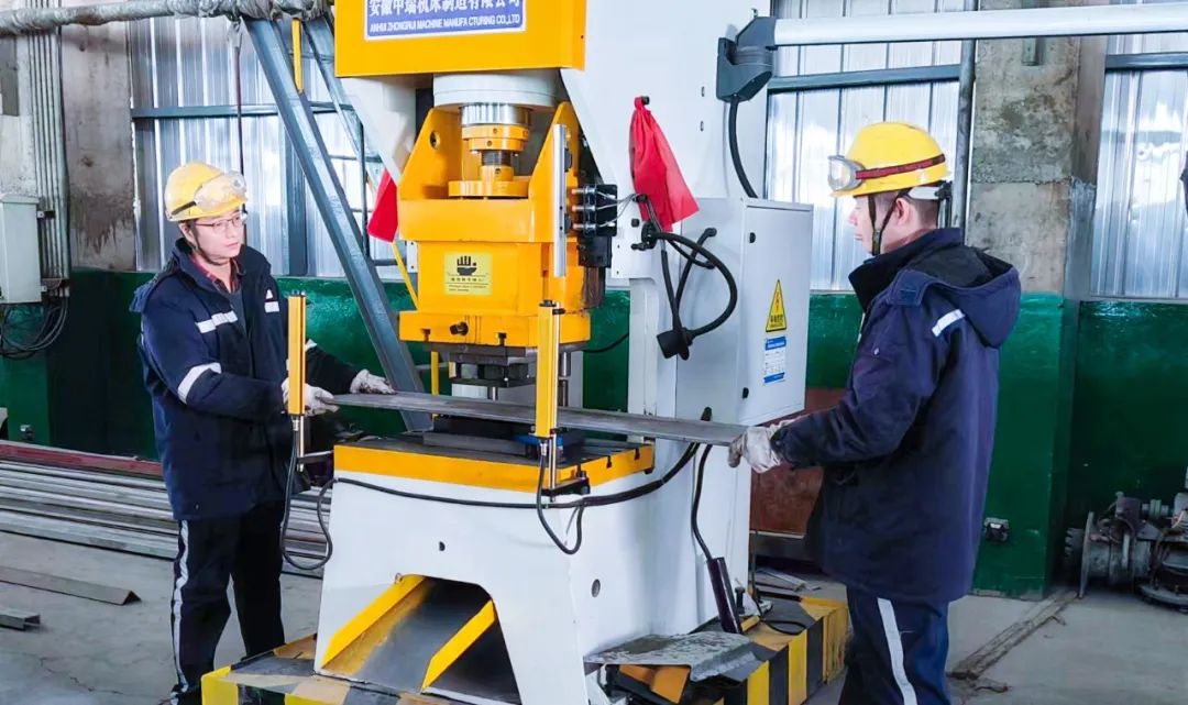 青海宜化電石分廠電極殼班：加強標準化建設，保障電石爐長周期穩(wěn)定運行(圖2)