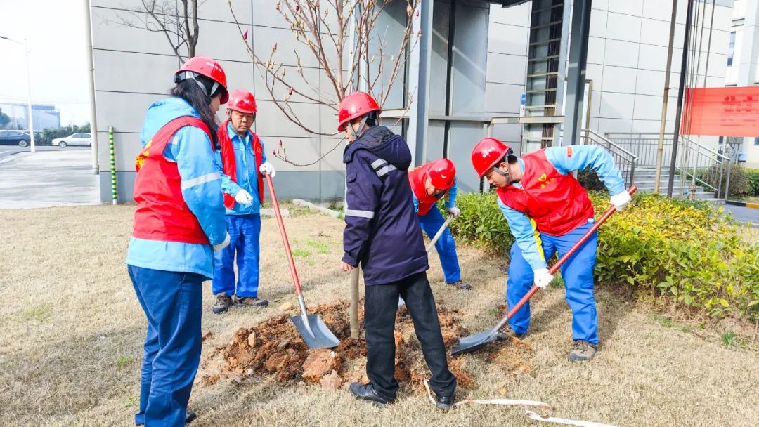 “植”此青綠共“樹”未來!集團各公司開展植樹活動(圖25) “植”此青綠共“樹”未來!集團各公司開展植樹活動(圖25)