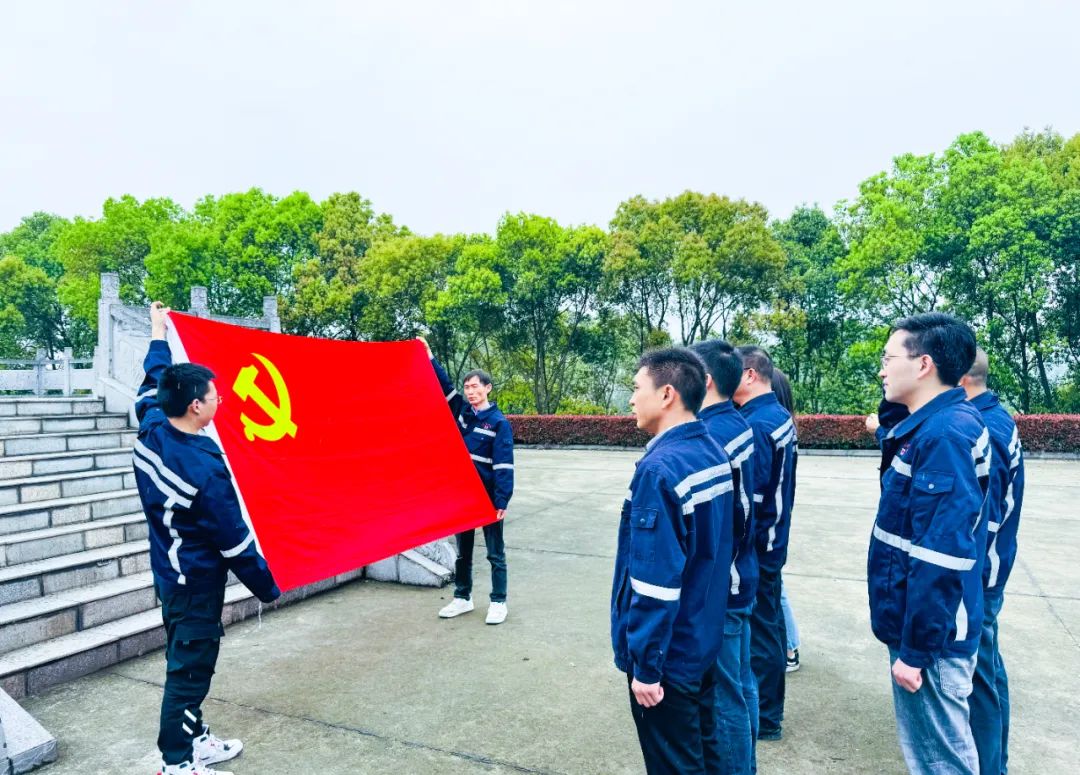 在緬懷中汲取奮進力量！這場主題黨日活動“走心”更“入心”！(圖3)