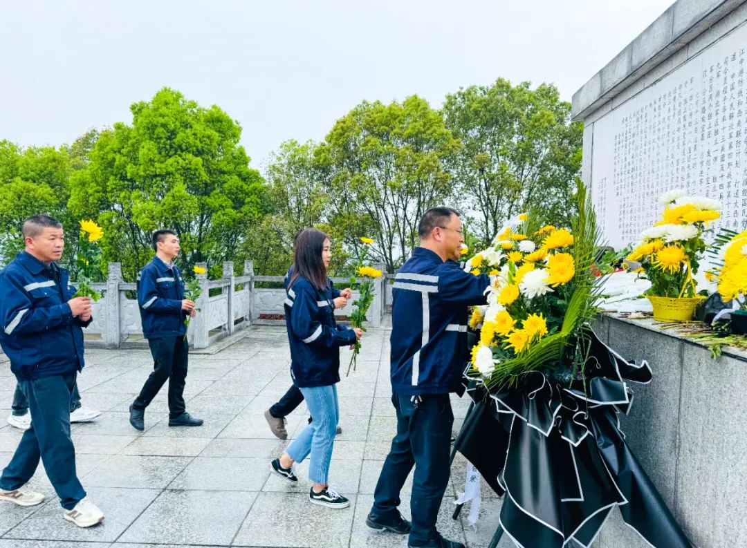 在緬懷中汲取奮進力量！這場主題黨日活動“走心”更“入心”！(圖4)