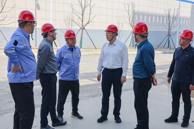 黃智華一行到宜化楚星整體升級改造項目現場調研