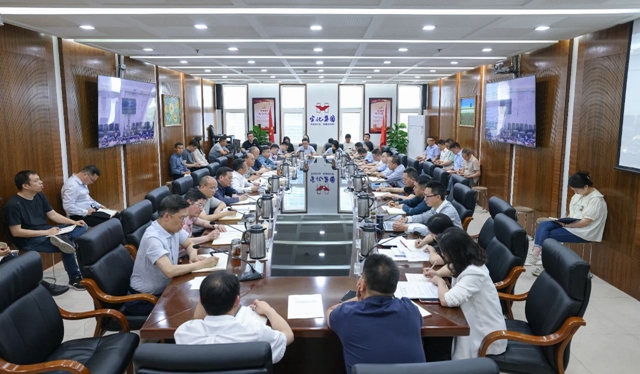 宜化集團領(lǐng)導班子舉行深入貫徹中央八項規(guī)定精神學習教育讀書班第二次集體學習研討(圖1)