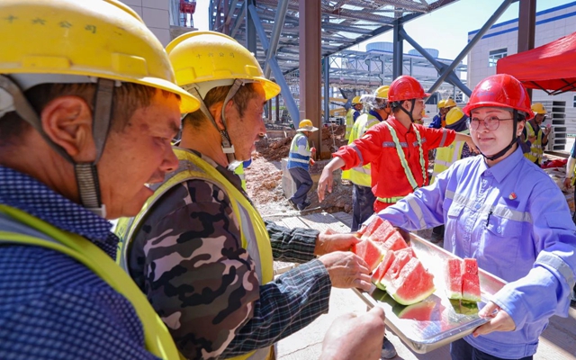 酷暑送清涼，關懷沁人心！宜化田家河園區全力保障職工高溫作業安全