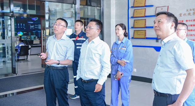 王大真到新疆、青海區域分子公司現場辦公(圖1)