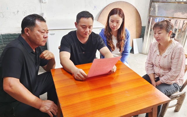 一封家書載安全！宜化礦業(yè)加強(qiáng)家企聯(lián)動(dòng)共護(hù)職工平安(圖1)