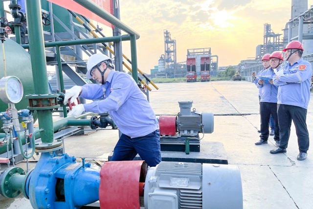 加強配合提技能！股份公司開展操作工技能比武