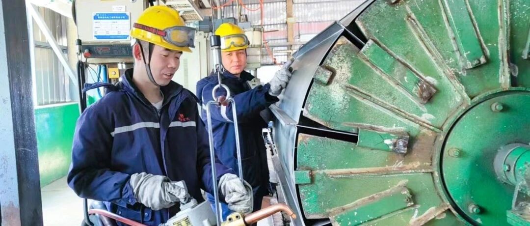 青海宜化電石分廠電極殼班：加強(qiáng)標(biāo)準(zhǔn)化建設(shè)，保障電石爐長周期穩(wěn)定運行